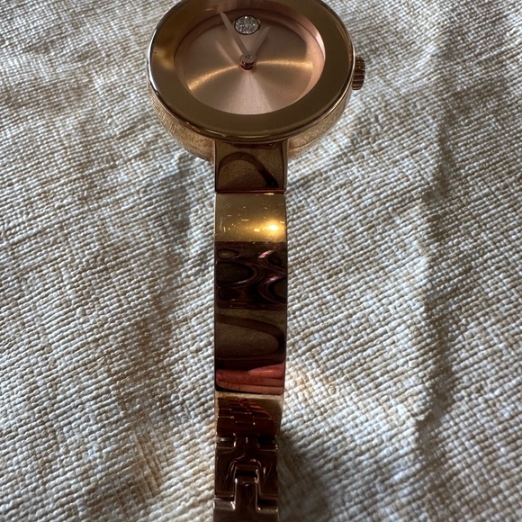 MOVADO BOLD 3600202 ROSE GOLD SILVER SUNRAY DIAL STAINLESS STEEL WOMENS WATCH - Picture 4 of 4